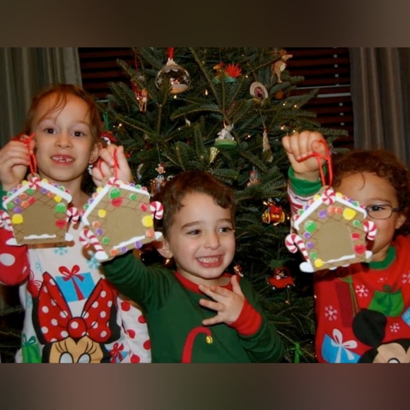 Huge Bulk Party & Winter Craft Kit Assortment + 2 FREE Giant Unicorns Balloons - Picture 3 of 4